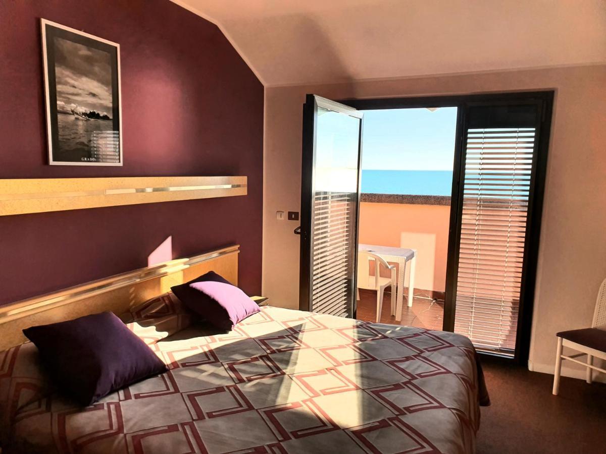 Hotel Antares Градо Екстер'єр фото