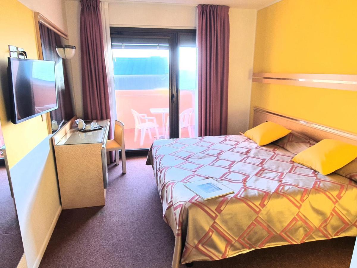 Hotel Antares Градо Екстер'єр фото