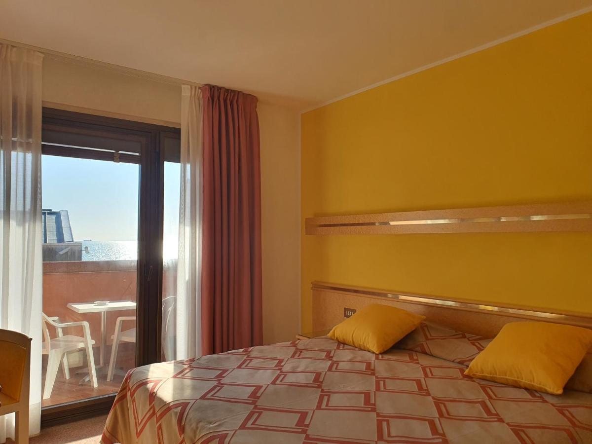 Hotel Antares Градо Екстер'єр фото